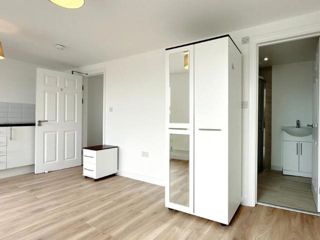 Studio for rent in Upper Sydenham, Greater London