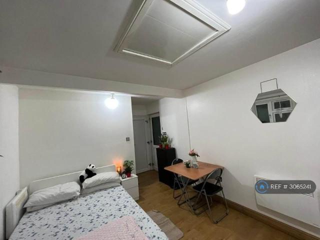 Studio for rent in London Borough of Redbridge, Greater London