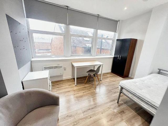 Studio for rent in Semilong, Northampton