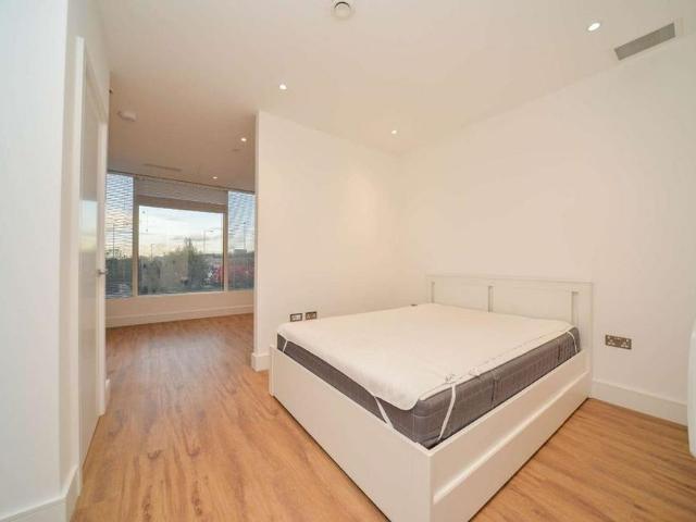 Studio for rent in London Borough of Ealing, Park Royal