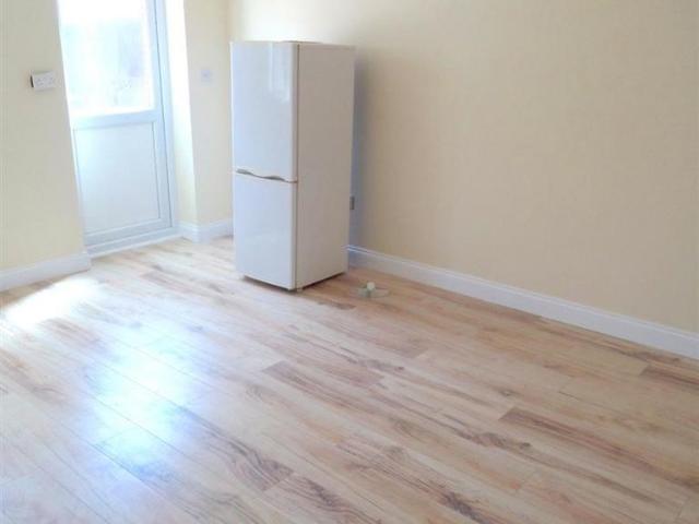 Flat for rent in London Borough of Ealing, Greenford
