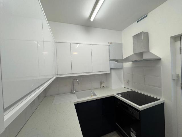 Studio for rent in Row Town, Surrey