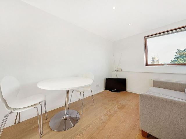 Studio for rent in London Borough of Wandsworth, Greater London