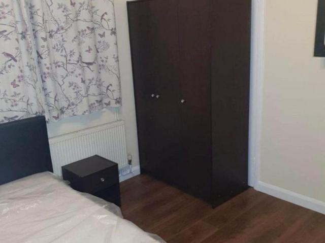 Studio for rent in Lower Halliford, Surrey