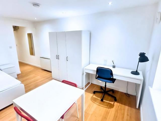 Flat for rent in Pennycomequick, Mount Wise