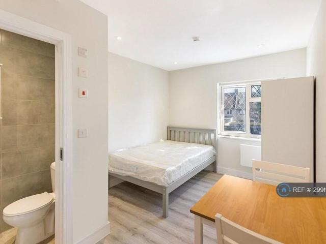 Studio for rent in Tilbury, Essex