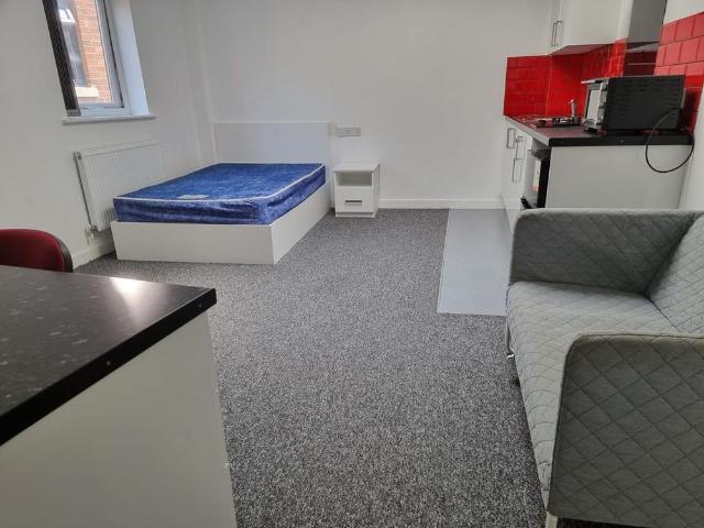 Studio for rent in Oadby, Leicestershire