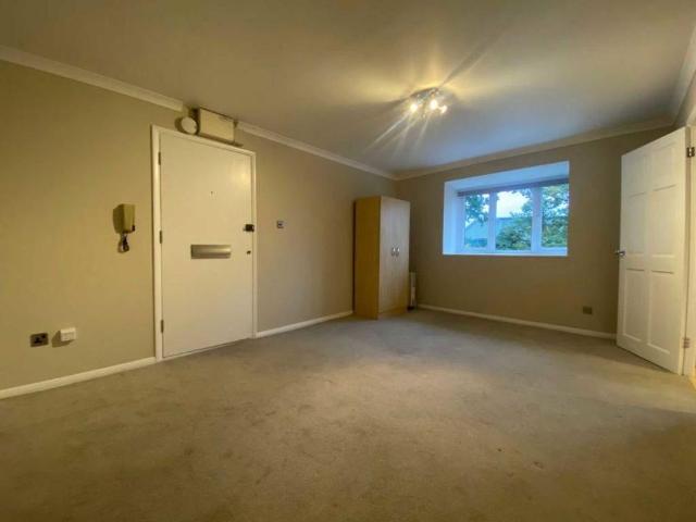 Studio for rent in Colney Hatch, London