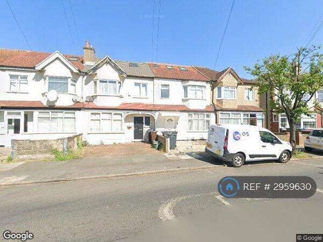 Flat for rent in London Borough of Merton, Greater London