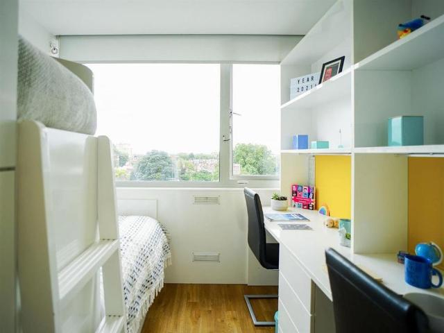 Studio for rent in London, Isle Of Man