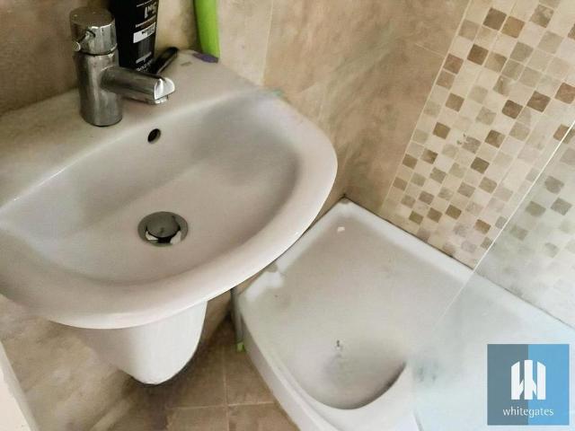 Studio for rent in Armitage Bridge, West Yorkshire