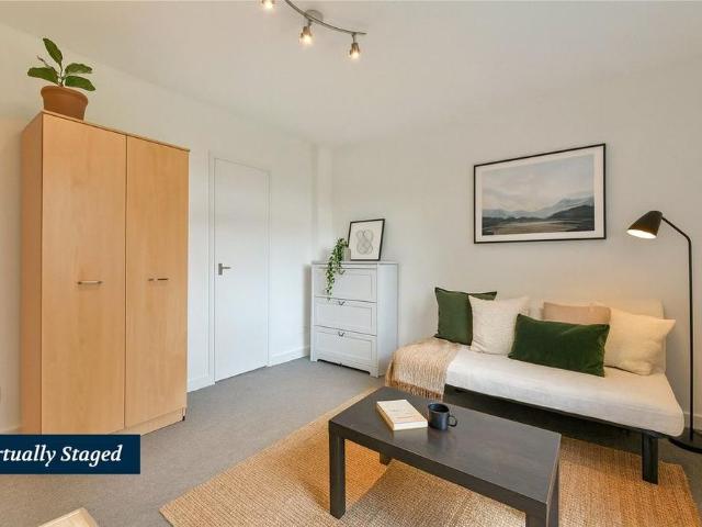 Studio for rent in Queen's Park, Greater London