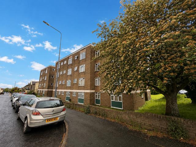 Studio for rent in Kingswood, South Gloucestershire