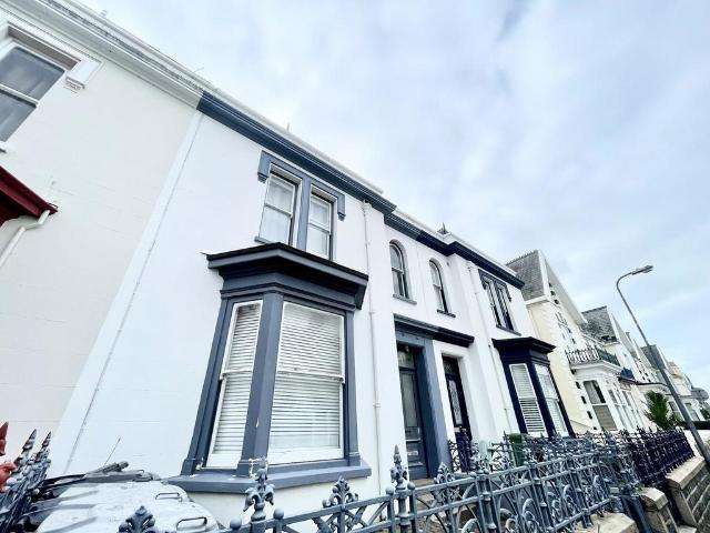 Flat for rent in St Helier, Greater London