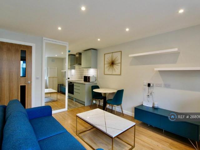 Flat for rent in Aldgate, Lyons