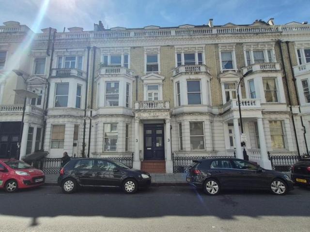 Flat for rent in West Kensington, Greater London