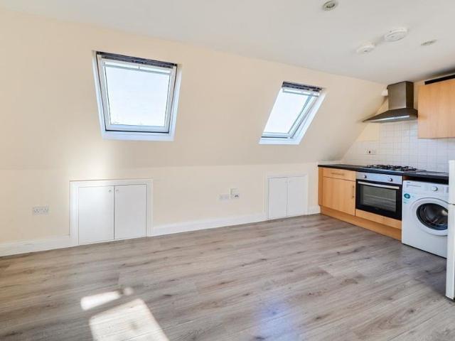 Studio for rent in Borehamwood, Hertsmere