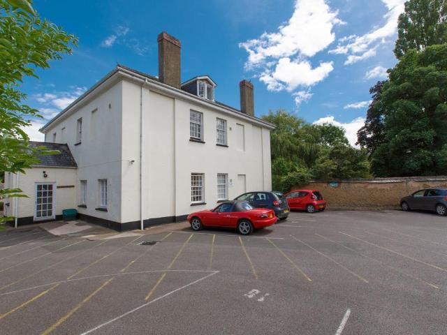 Flat for rent in Cowley, Budlake