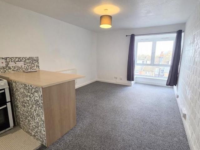 Studio for rent in Roselands, Eastbourne