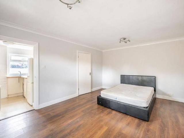 Studio for rent in London Borough of Ealing, Greater London