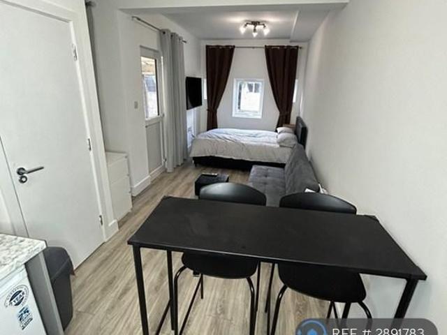 Studio for rent in Strawberry Hill, Greater London
