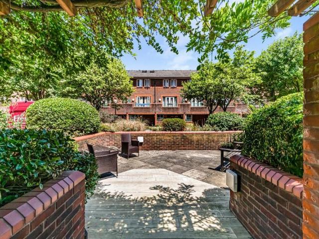 Studio for rent in Paddington, Isle Of Man