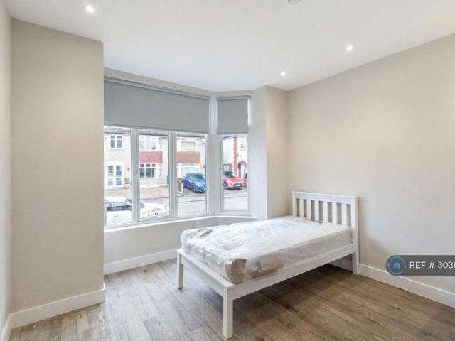 Studio for rent in Worcester Park Estate, Monks Orchard