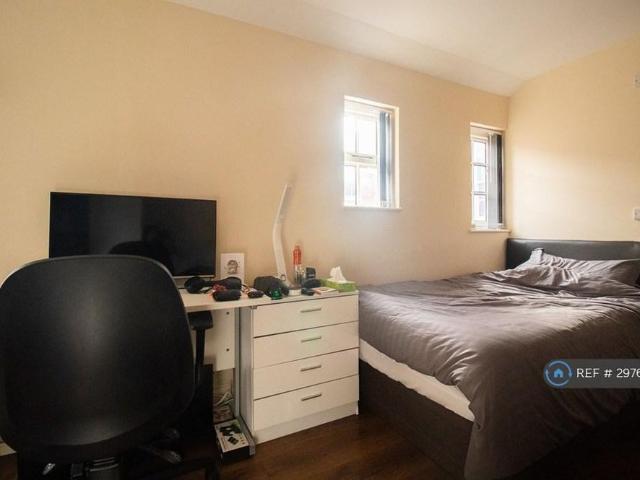 Studio for rent in Highfields, Old Wharf