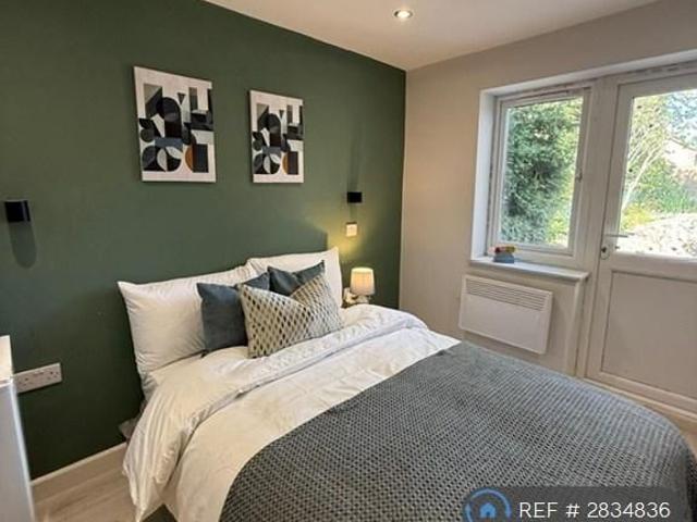 Studio for rent in West Drayton, Greater London