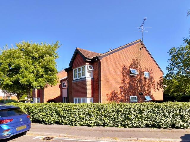 Flat for rent in Uxbridge, Yiewsley