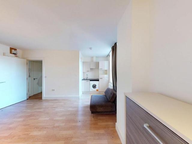 Studio for rent in Whetstone, Greater London