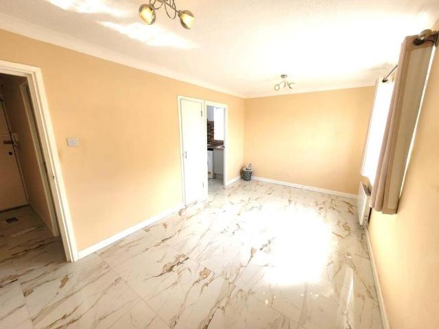 Studio for rent in Slough
