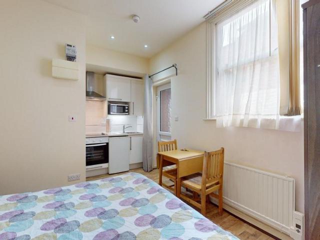 Flat for rent in Cricklewood, Greater London