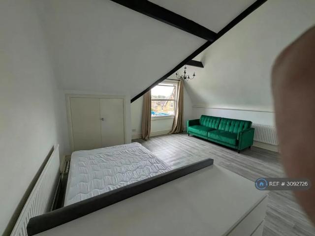 Studio for rent in London Borough of Croydon, Greater London