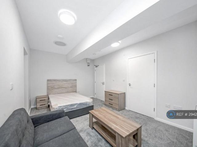 Studio for rent in Huddersfield, West Yorkshire