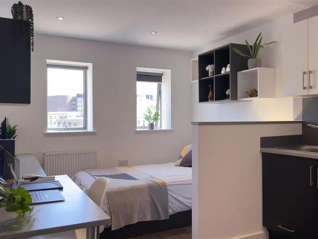 Studio for rent in Pennycomequick, Mount Wise