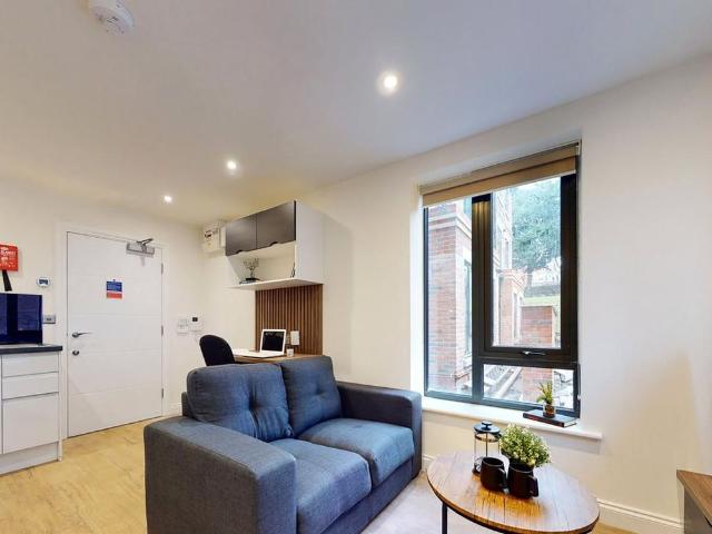 Studio for rent in Hyde Park, West Yorkshire