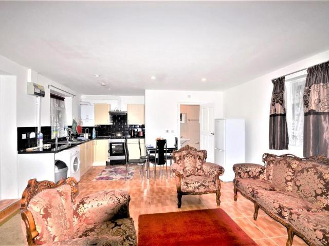 Flat for rent in Gants Hill, Gants Hill