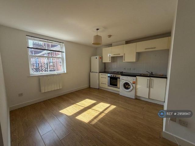 Flat for rent in Highfields, Old Wharf