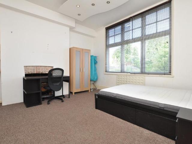 Studio for rent in Westborough, Surrey