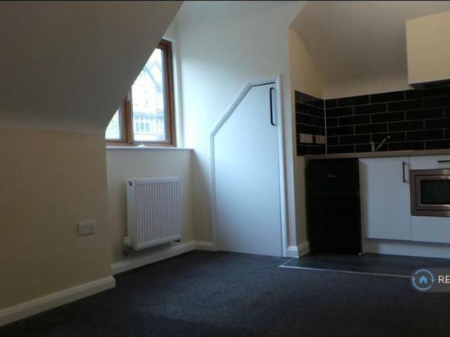 Studio for rent in Farley Hill, Spring Park