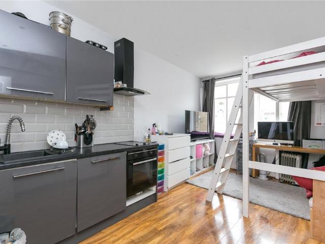 Flat for rent in St. John's Wood, Greater London