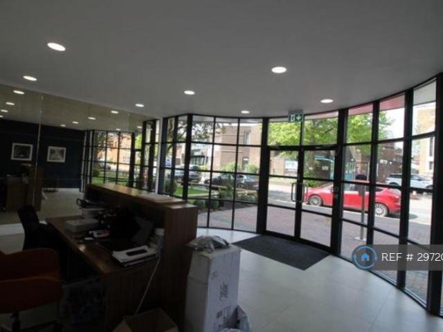 Flat for rent in Batchworth