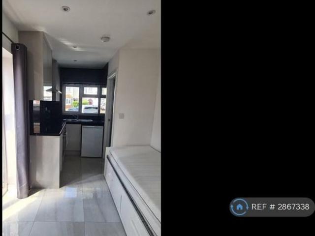 Studio for rent in London Borough of Hounslow, Greater London
