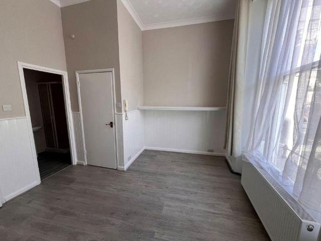 Studio for rent in West Marina, Guestling Green