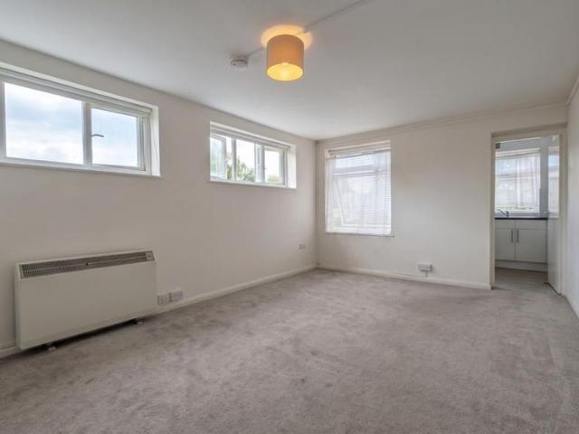 Studio for rent in Surbiton, Greater London