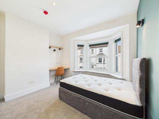 Studio for rent in Worthing, West Sussex