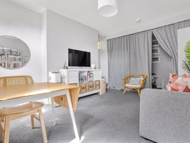 Studio for rent in London Borough of Croydon, Greater London