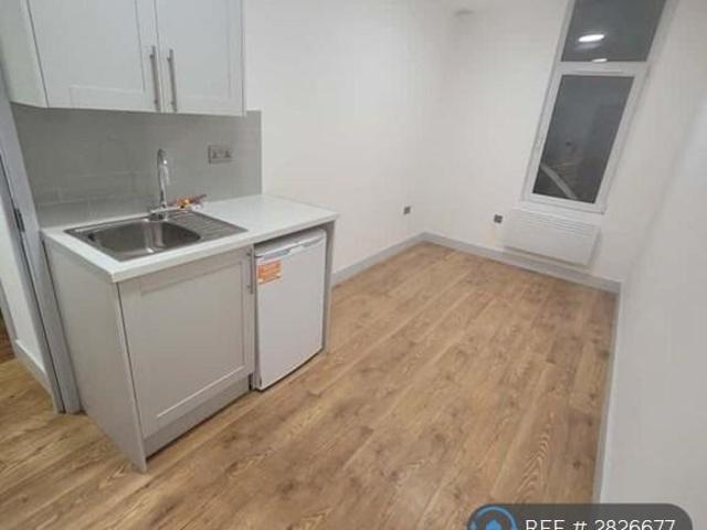 Flat for rent in Surbiton, Greater London