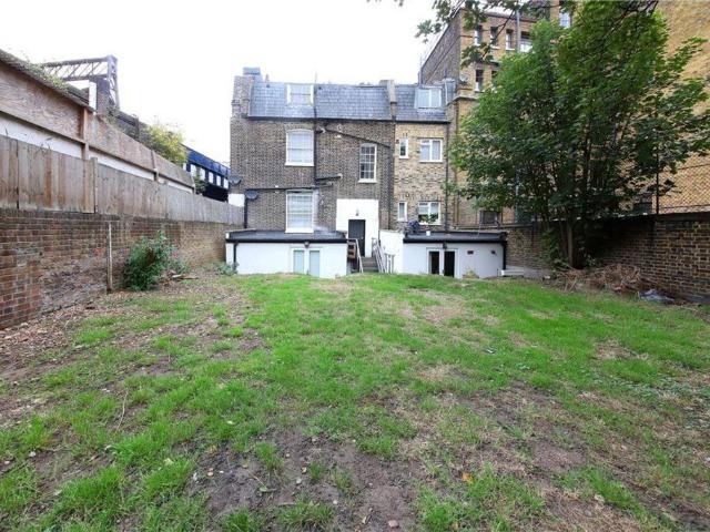 Flat for rent in Shacklewell, Greater London